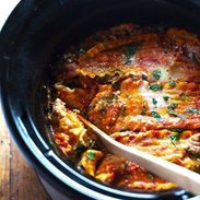 Super Easy Skinny Veggie Crockpot Lasagna - a handful of simple ingredients for a healthy family dinner. | https://global-wellness.site