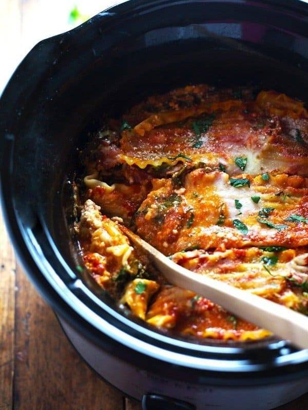 Super Easy Skinny Veggie Crockpot Lasagna - a handful of simple ingredients for a healthy family dinner. | https://global-wellness.site