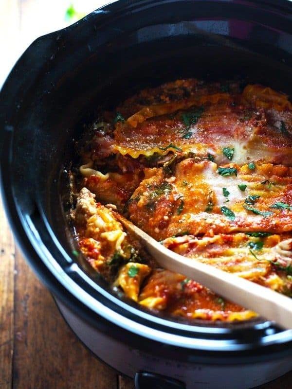 Super Easy Skinny Veggie Crockpot Lasagna - a handful of simple ingredients for a healthy family dinner. | https://global-wellness.site