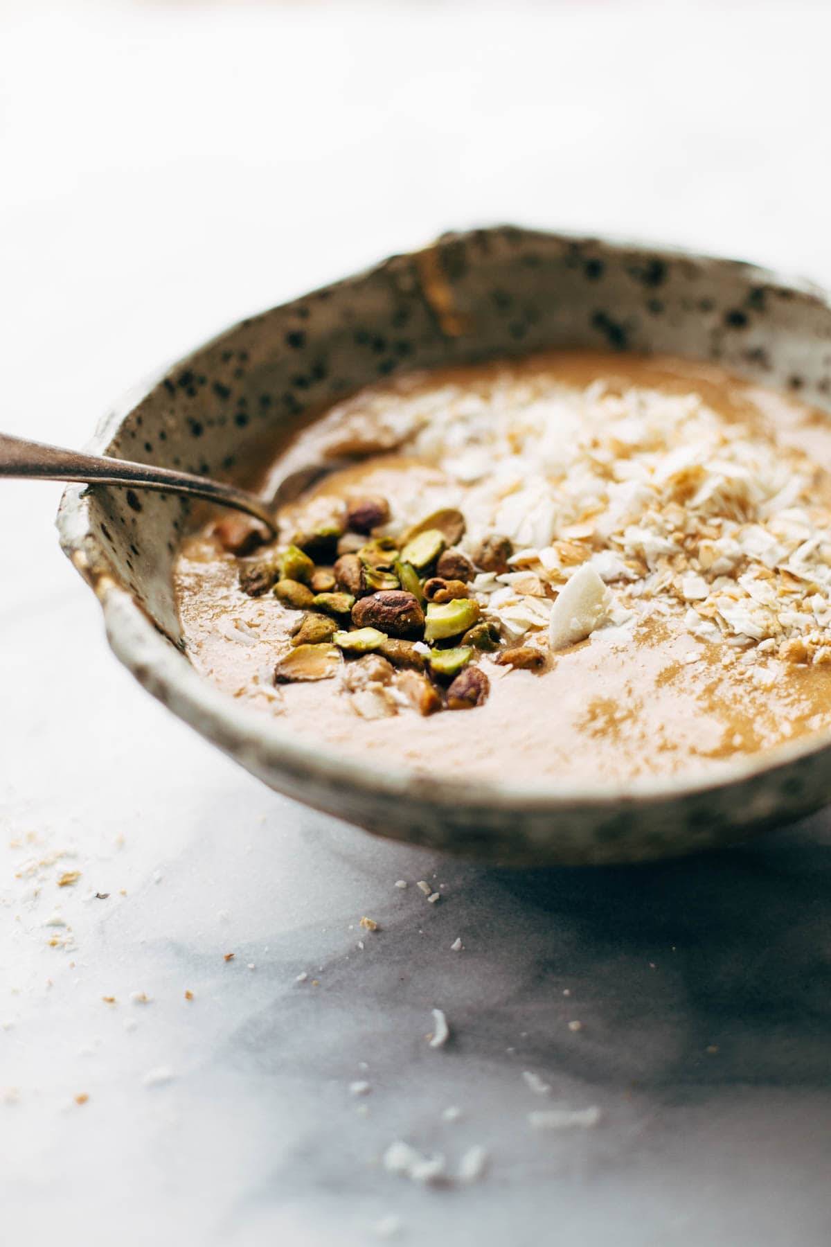 Carrot Cake Smoothie Bowl - an easy, nutrition-packed dessert or snack recipe with a secret super-healthy ingredient! Guilt-free snack! | pinchofyum.com Carrot Cake Smoothie Bowl - an easy, nutrition-packed dessert or snack recipe with a secret super-healthy ingredient! Guilt-free snack! | pinchofyum.com
