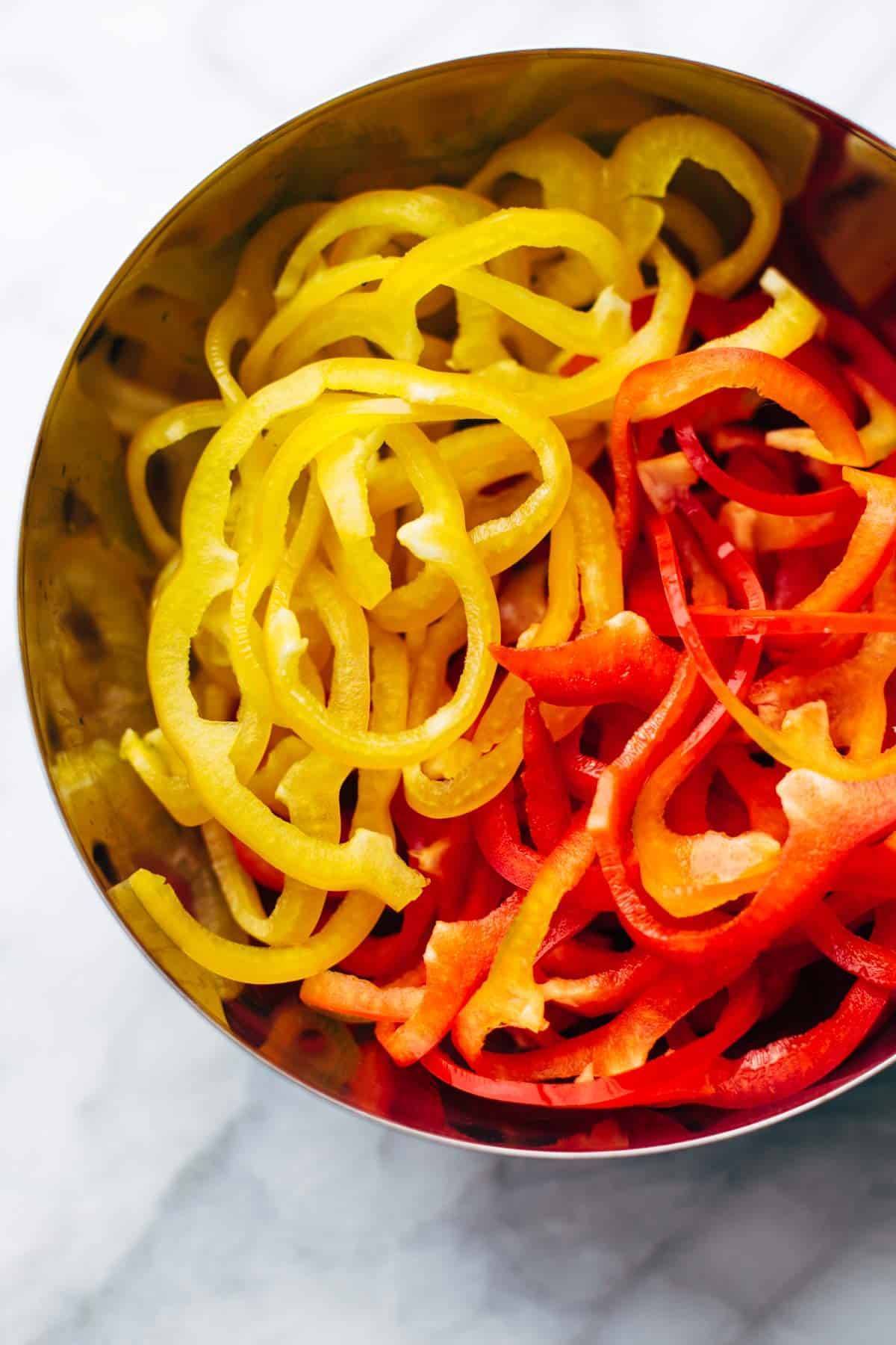 Korean BBQ Steak Bowls! Featuring Korean BBQ steak, bell peppers, scallions, greens, wonton strips, a spicy sesame ginger dressing. | pinchofyum.com Korean BBQ Steak Bowls! Featuring Korean BBQ steak, bell peppers, scallions, greens, wonton strips, a spicy sesame ginger dressing. | pinchofyum.com